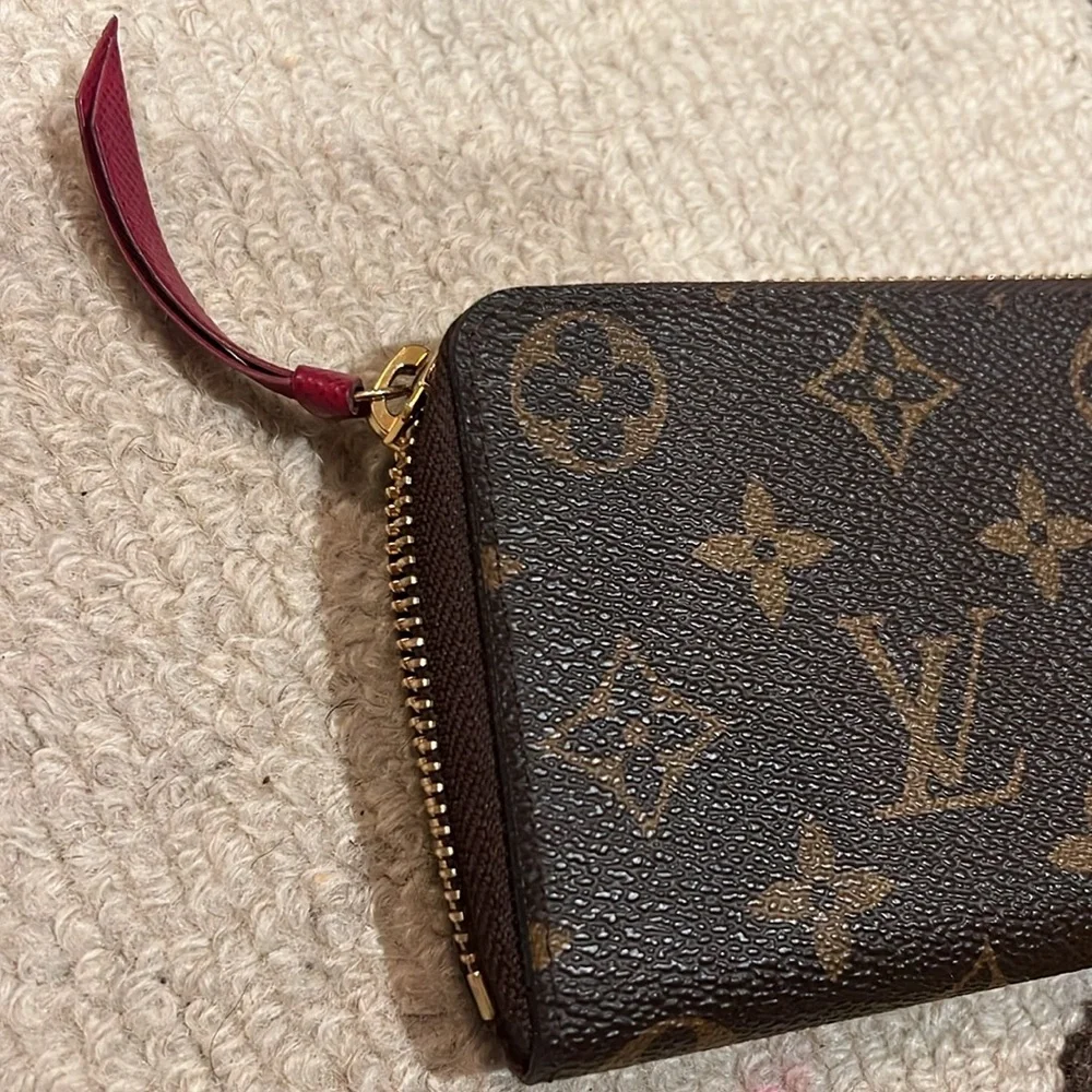 Louis Vuitton Clémence zip Wallet in Fuchsia.  Excellent Condition! - Picture 2 of 5